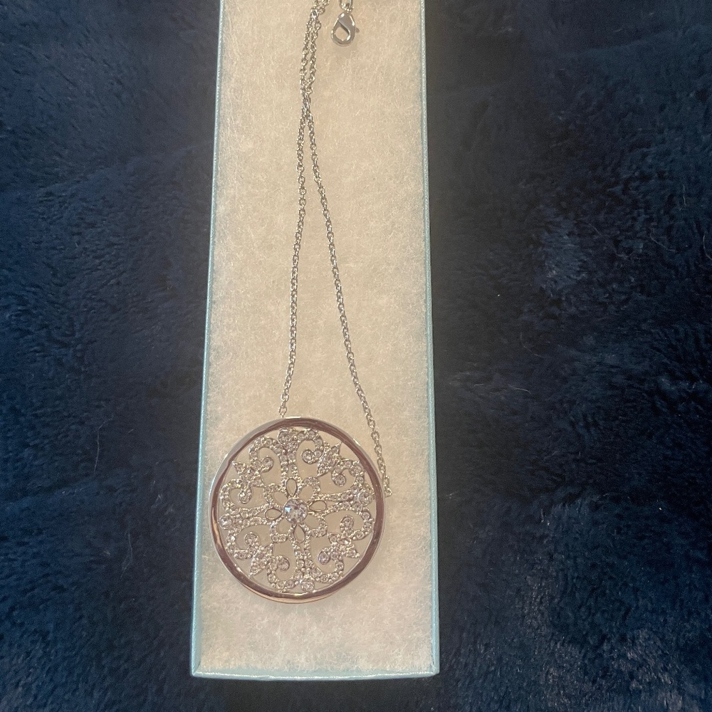 TOUCHSTONE CRYSTAL - Medallion Necklace - Picture 2 of 3